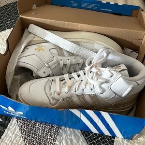 Adidas bonega mid size 8